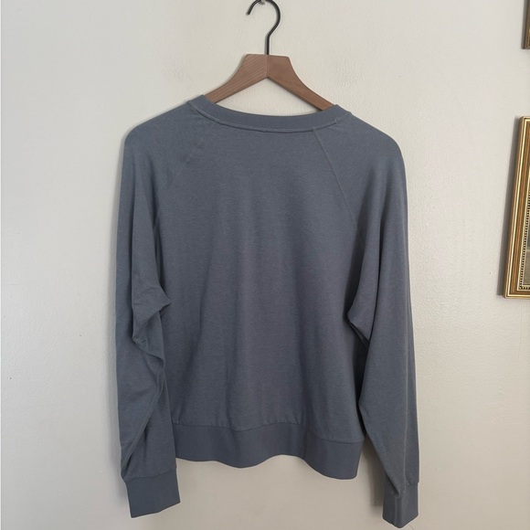 VUORI Long Sleeve Halo Crew Pullover Soft Dream Knit Smoke Blue Women Large EUC - Picture 6 of 6